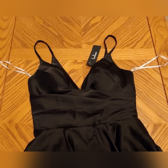 Lulu's remarkable romance black satin skater dress with pockets - Picture 4 of 9